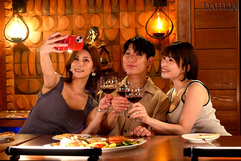 【衝撃の3回連続中出し！】美乃すずめのナイトプール逆NTR完全制覇！妻の大親友を孕ませる絶叫SEXシーンを徹底レビュー【4K画質】 - 画像1