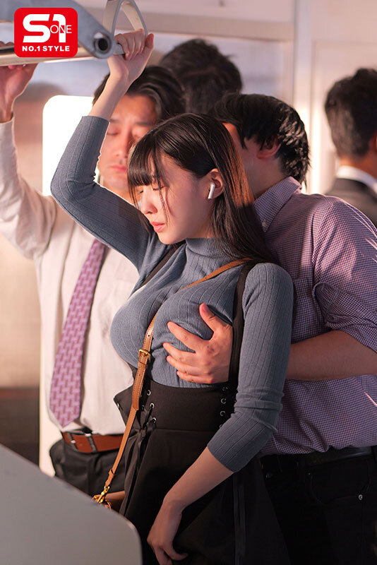 【衝撃の98%評価】紫堂るいが痴漢に犯され潮吹き絶頂！4K画質で迫る巨乳グラドルの屈辱SEX完全レポート - 画像2